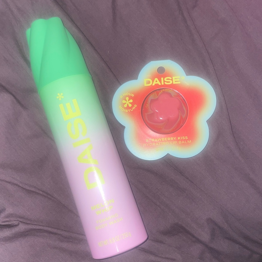 DAISE Body Wash and Lip Balm Set